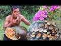 Survival skills: Find and Catch snails grilled​​ for food - Cooking snails eating delicious