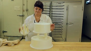 How to Assemble a Tiered Wedding Cake using Cake Support Solutions