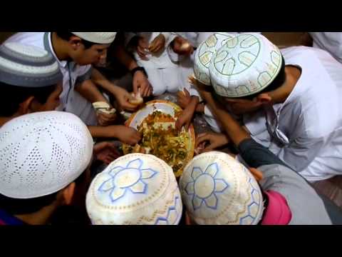 طلبة المدرسة القرآنية على مائدة السحور بمانسبة نجاح الطالب زكريا بوهدي في شهادة البكلوريا