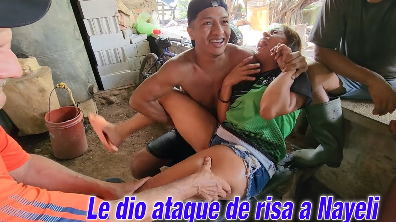 REIR POR NO LLORAR! A esta chica le dió un ataqu3 de risa cuando la sobaron. Quedó como nueva.