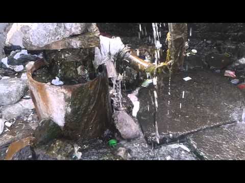 გოგირდიანი თბილი აბანო (რ.ქარელი/სოფელი ქვენაფლავი)