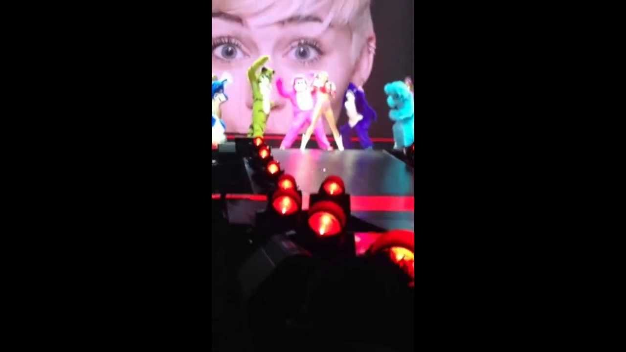SMS (Bangerz) - Miley Cyrus Bangerz Tour (Staples Center Los Angeles CA)