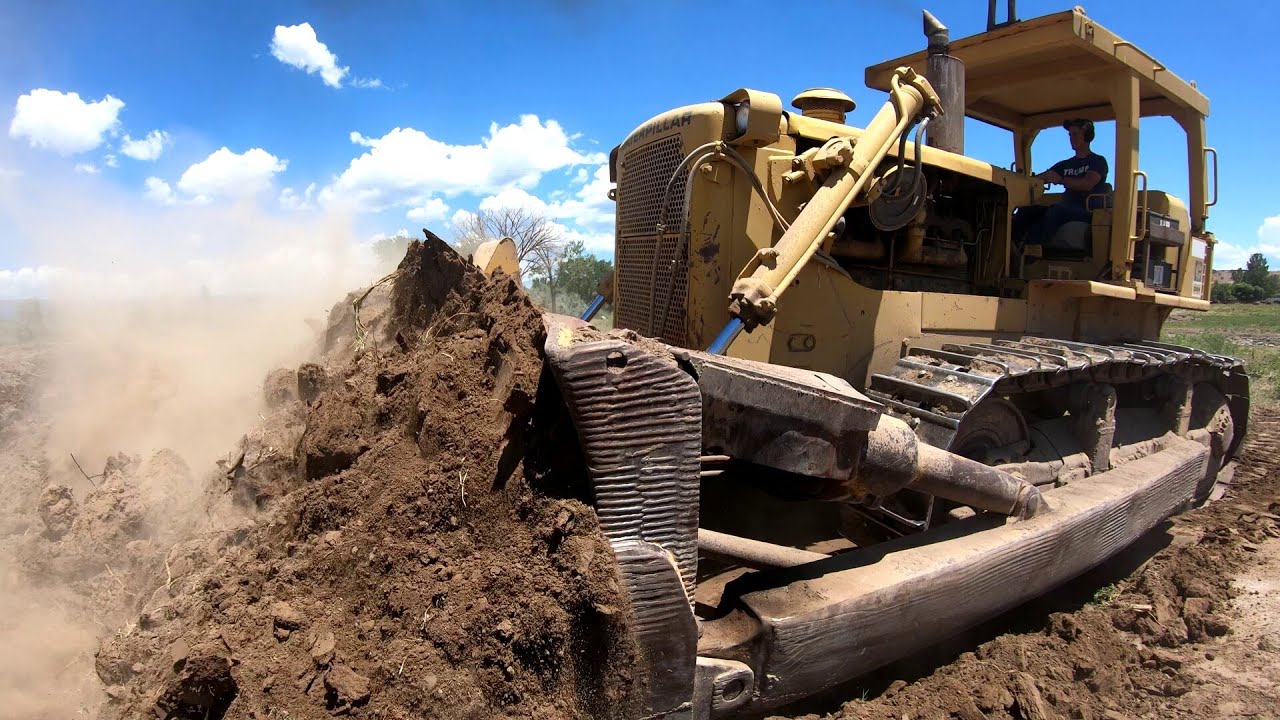D8H pushing dirt Heavy equipment YouTube