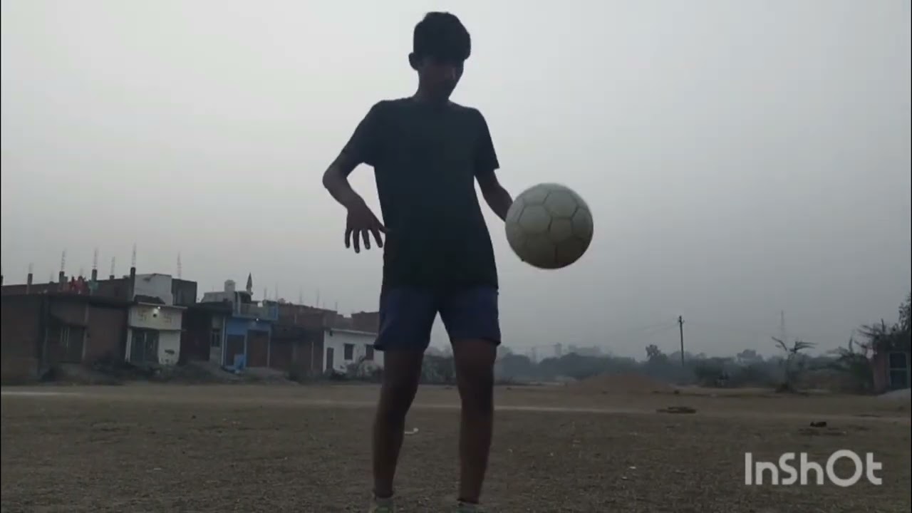 My friend give me challenge 3 mins juggling 😁⚽