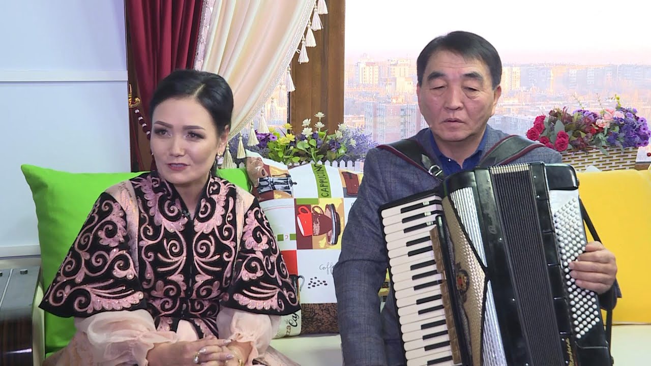 Музыкант Кубанычбек Эсеналиев, ырчы Бурул Раймалиева менен маек