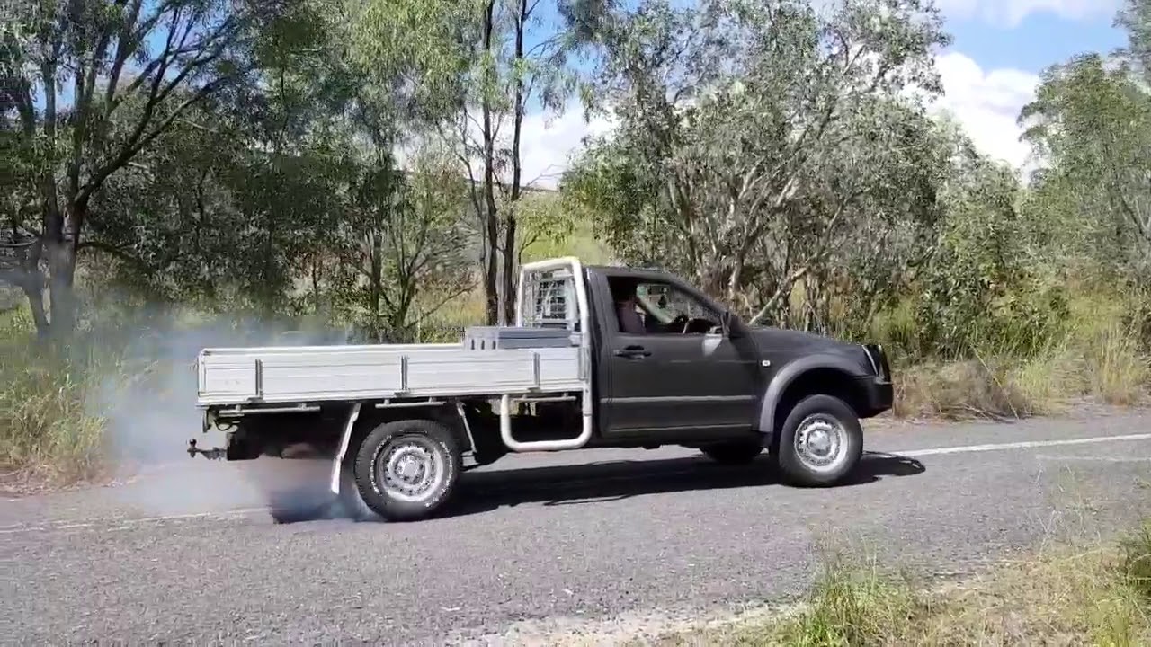 4JJ1 dmax Skid Standstill/burnout YouTube