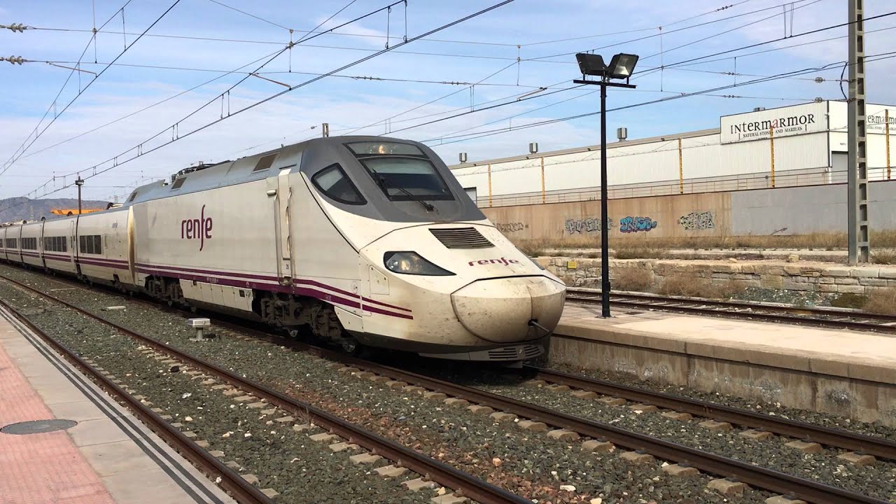 Tren Alvia S-130 por la estación de Novelda.#EldaRail