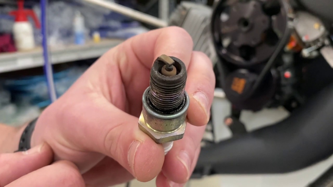 Paramotor Maintenance Hints & Tips - The Spark Plug - Featuring the Vittorazi Moster 185.