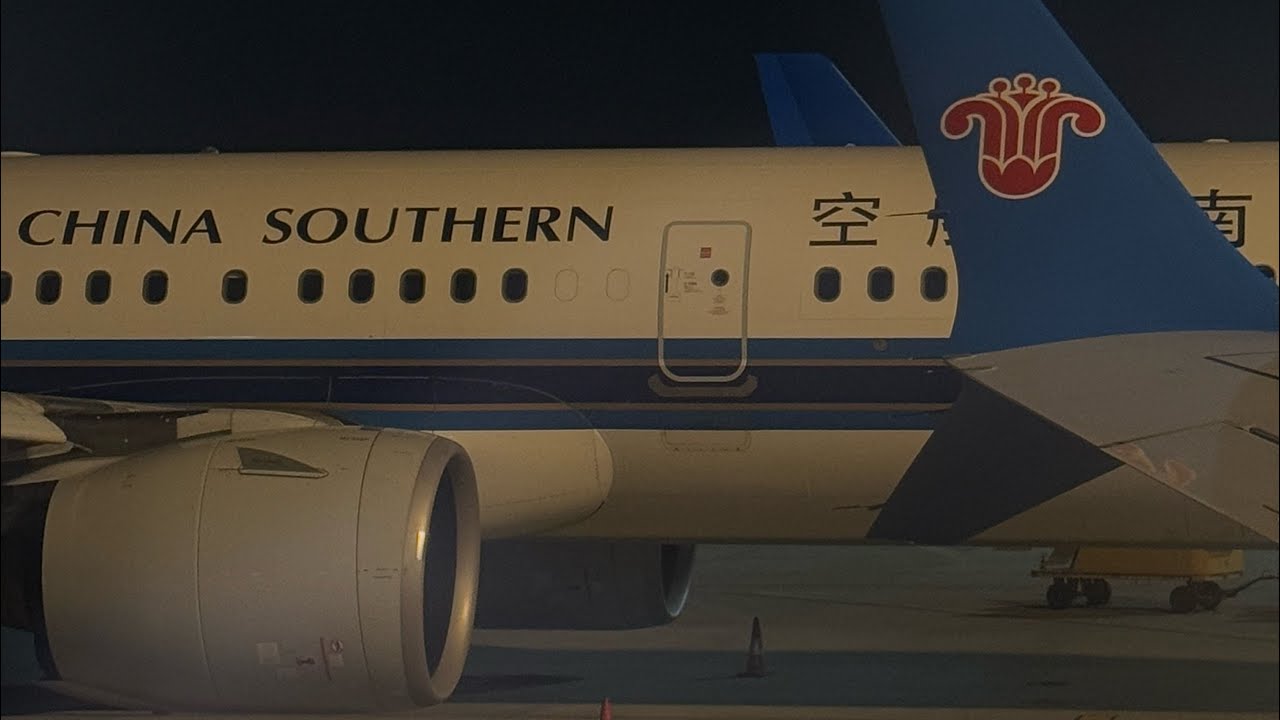 Flying economy class with China Southern Airlines | Bangkok -  Guangzhou | Boeing 737-800