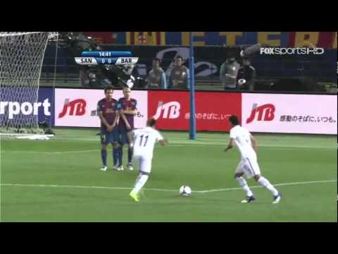JOGADA RIDICULA DE NEYMAR E GANSO CONTRA O  BARCELONA MUNDIAL DE CLUBES FIFA 2011