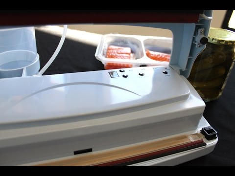 Portable vacuum sealer with automatic retractable nozzle