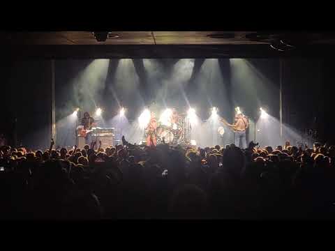 Amyl and The Sniffers - HERTZ - Enmore Theatre 13 Aug 2022