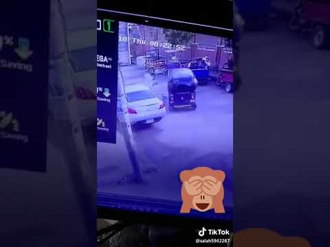 يدين امي ع الضحك