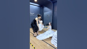 Thử thách tạo dáng tùng váy với ghế #bybacademy #thanhhuyennguyen #daotaonguoimau