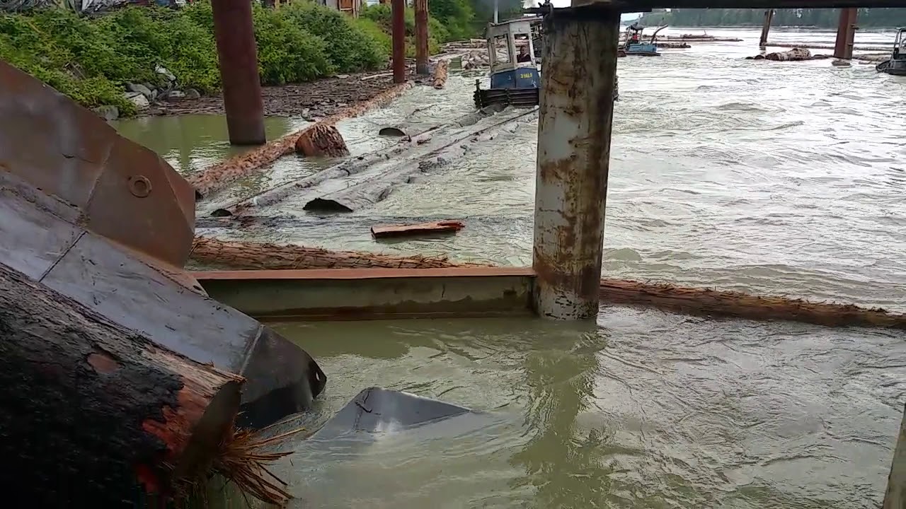 "Dozer-boats" on the Fraser River