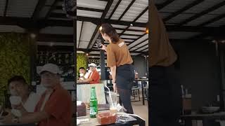 Pelayan Bar Hot