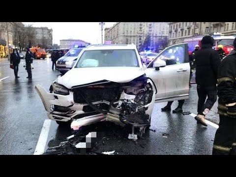 Volvo crash. BMW M4 vs Mercedes-Benz GL and Volvo XC90. DDrive