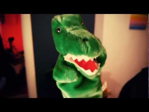 Video: ”Voi! Voi! Krokotiili Nielaisee Aurinkoomme! &Hellip; 