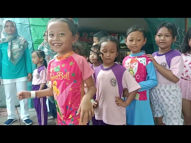 Kegiatan Renang Kelompok B TK Kartini Pacul Bojonegoro Jawa Timur di Go Fun class=