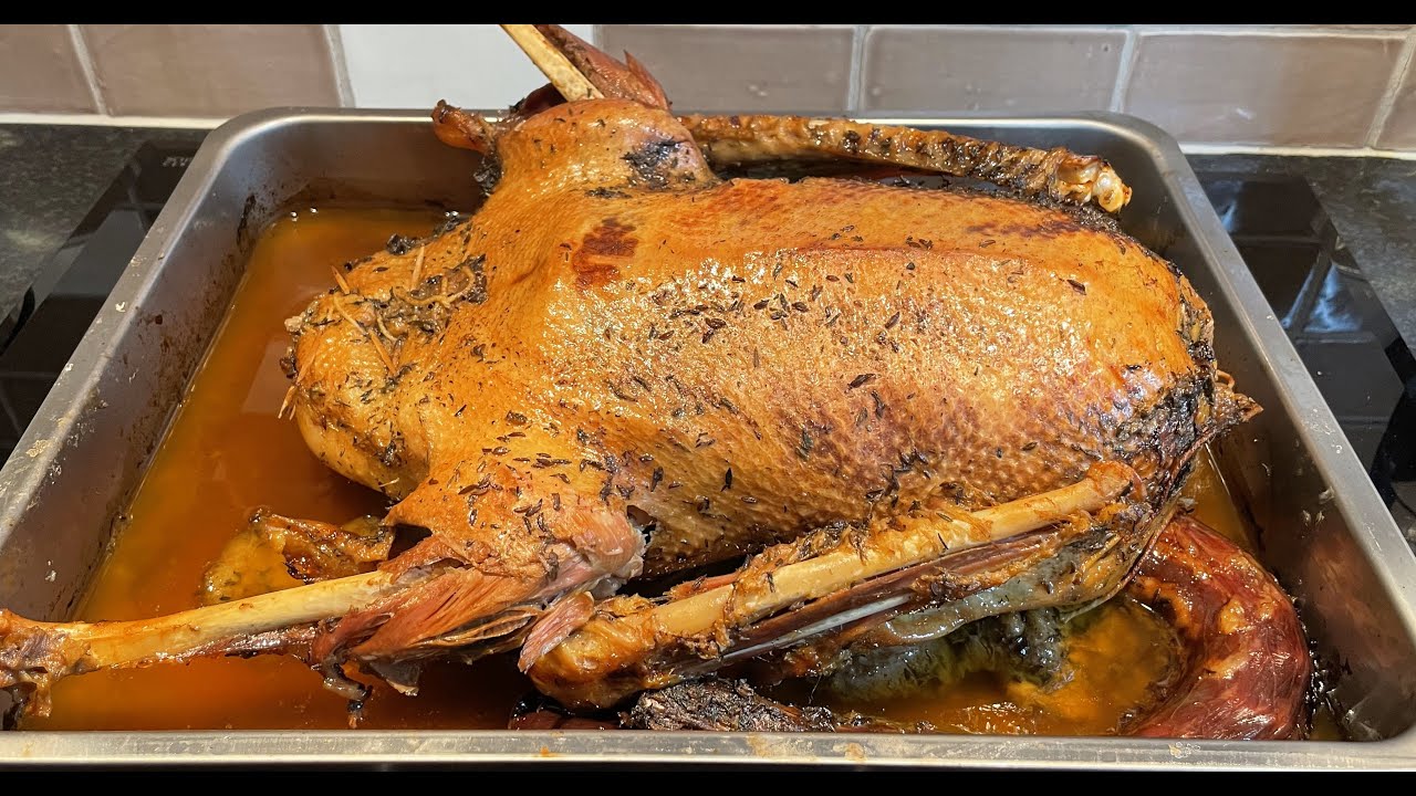 Helstekt Gås med Äpplen och Timjan