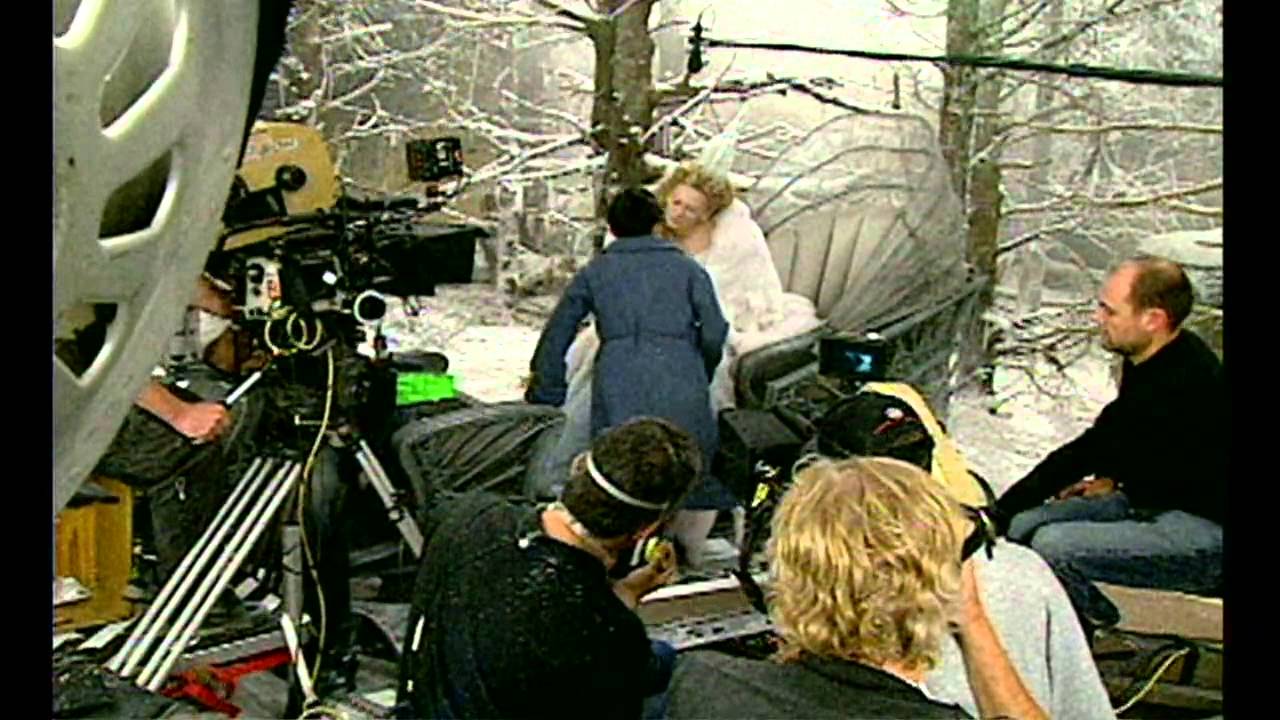 The Chronicles of Narnia: The Lion, the Witch and the Wardrobe: Behind