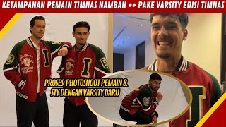 KESERUAN SESI FOTO PEMAIN TIMNAS DENGAN VARSITY KERENNYA