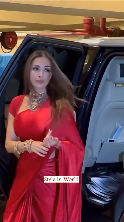 Wow 😮 Malaika Arora in Red Saree Spotted at Bandra ❤️