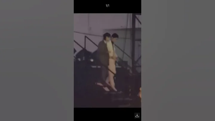 《28.12.2019》Vương Nhất Bác Tiêu Chiến vừa xuống sân khấu vừa nói chuyện...