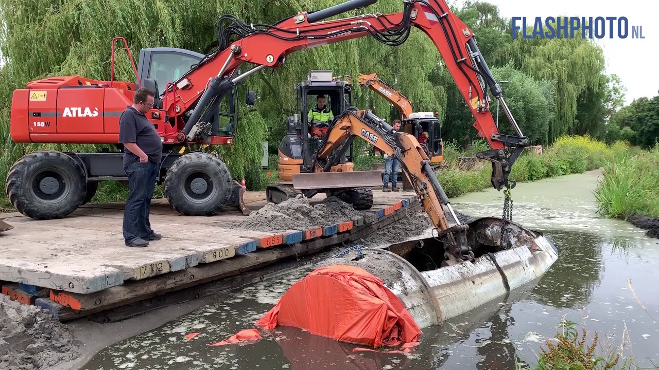 Berging mixer betonwagen in volle gang - Groeneweg Schiedam