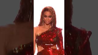 Naomi Campbell Vs Tyra Banks Runway Walk