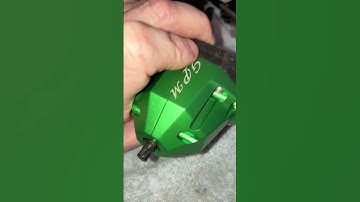 Traxxas udr rear end sounds like sandpaper inside.   Like subscribe l appreciate it Like & subscribe