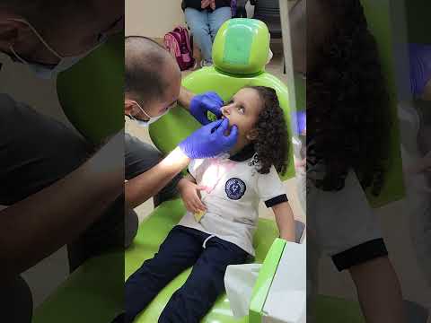 دكتور الاسنان هيصلح اسنان لولي وهى زعلانة