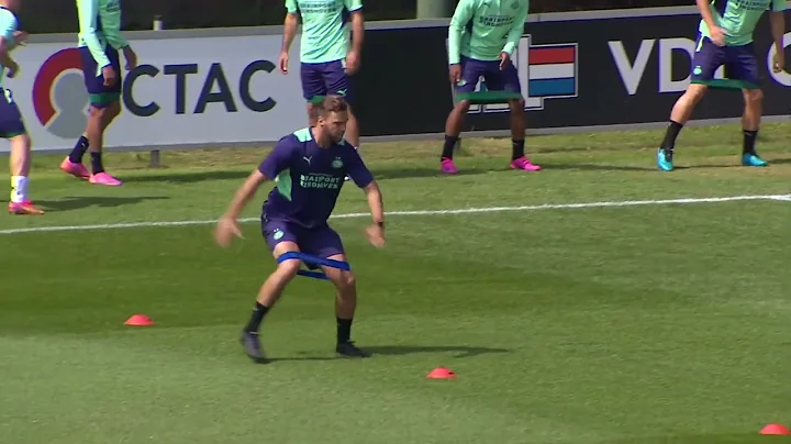Activation with Resistance Bands   PSV Eindhoven 2021   Roger Schmidt