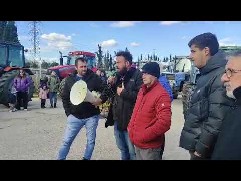 Έκλεισαν συμβολικά την εθνική οδό Αθηνών-Λαμίας οι αγρότες της Φθιώτιδας