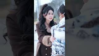 İki En Iyi Arkadaş, Dağda Insan Yüzlü Ayıyla Karşılaştıkları Güne Yeniden Doğdular.