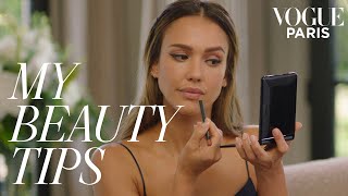 Jessica Alba’s five-minute graphic eyeliner look | My Beauty Tips | Vogue Paris