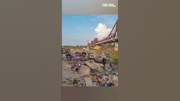 Cảnh hoang tàn nơi xóm trọ dưới cầu Long Biên sau mưa bão | Tinh Hoa TV