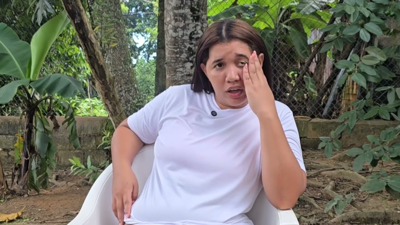 Ella tiene dos hijas una humilde y otra con dinero y solo quiere a la que tiene dinero 