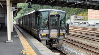 篠山口駅を発車する福知山行きワンマン列車（223系5500番台）