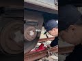 この小さな金属片が850トンの列車を止める