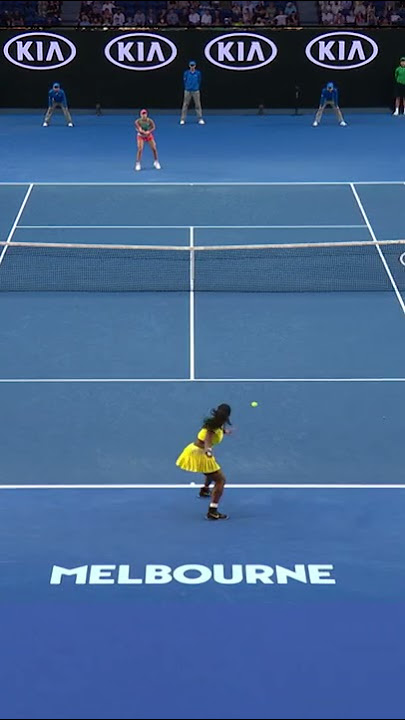 Serena Williams hits PERFECT forehand! 🤩