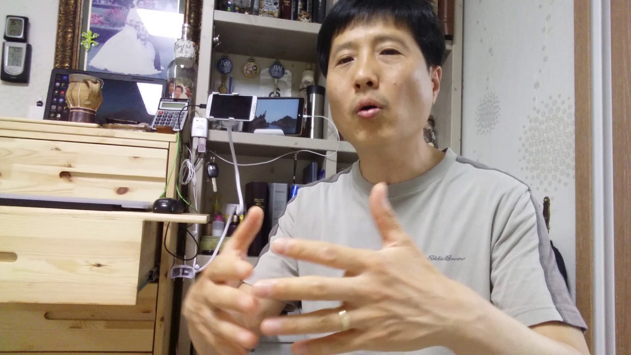 How to introduce someone in Korean like Korean people