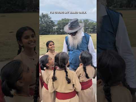Students Of Sadhguru Gurukulam Samskriti And Isha Home School Run Into Sadhguru!