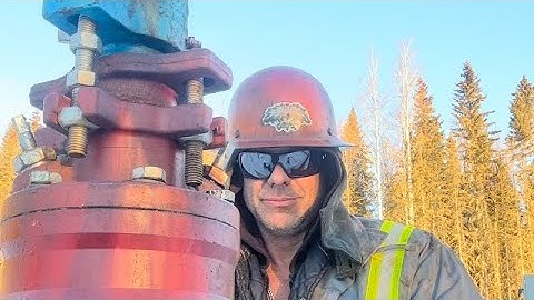 Re-packing a Hercules Stuffing Box with Pollution Control#hardhat #hardwork