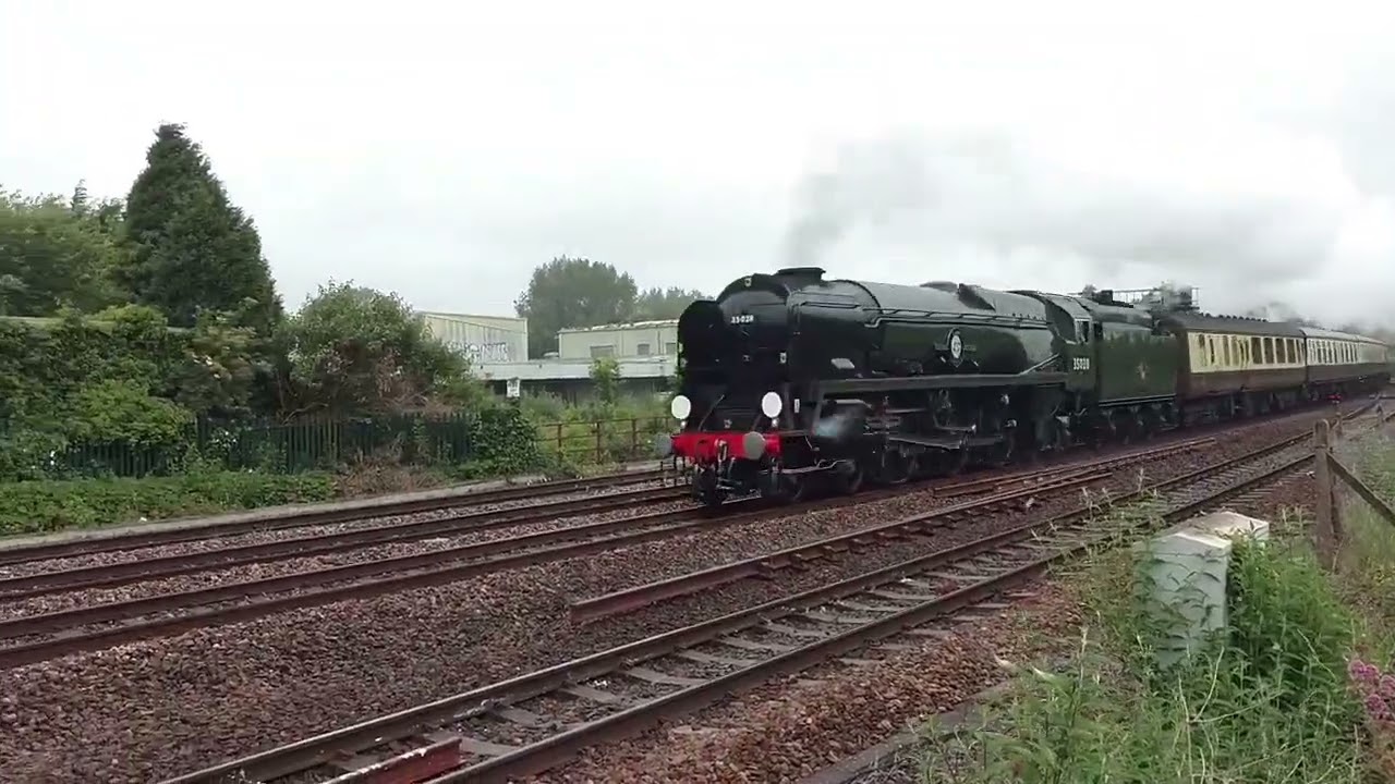 SR Merchant Navy Class 35028 'Clan Line' at speed thru Totnes Station 