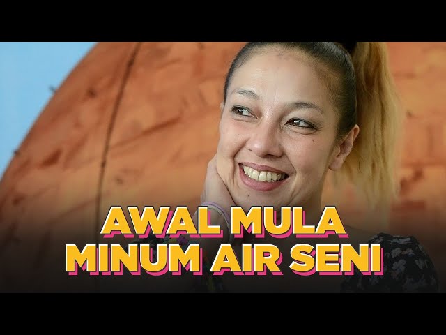 Vicky Burki Sudah 17 Tahun Minum Air Seni Sendiri, Apa Khasiatnya? class=