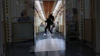 edayon tramvayda direk dansı Eda Yön yeni akım Yeni Tiktok Videosu #Shorts