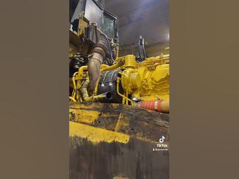 New Cat D11T engine set in. - YouTube