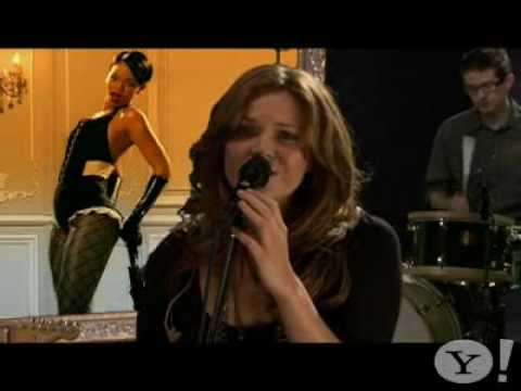 Mandy Moore doing a cover of Rihanna's Umbrella.