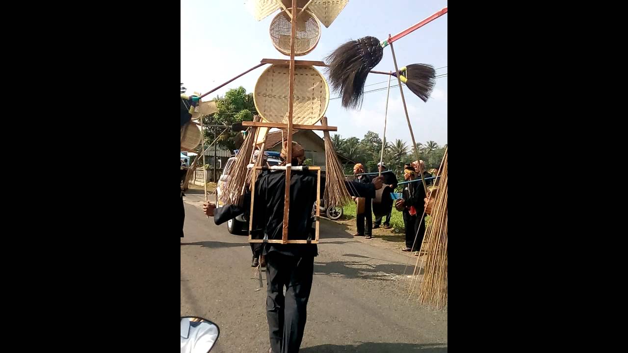 Bedawang di Desa Naluk